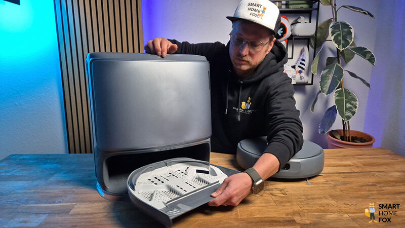 Die entnommene Inneneinheit der OMNI-Station des Narwal Freo Z10 Ultra.